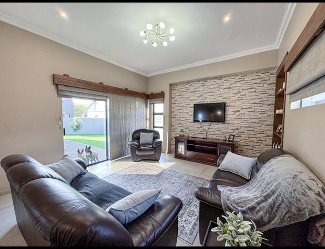 3 BEDROOM HOUSE FOR SALE IN MIDSTREAM MEADOWS